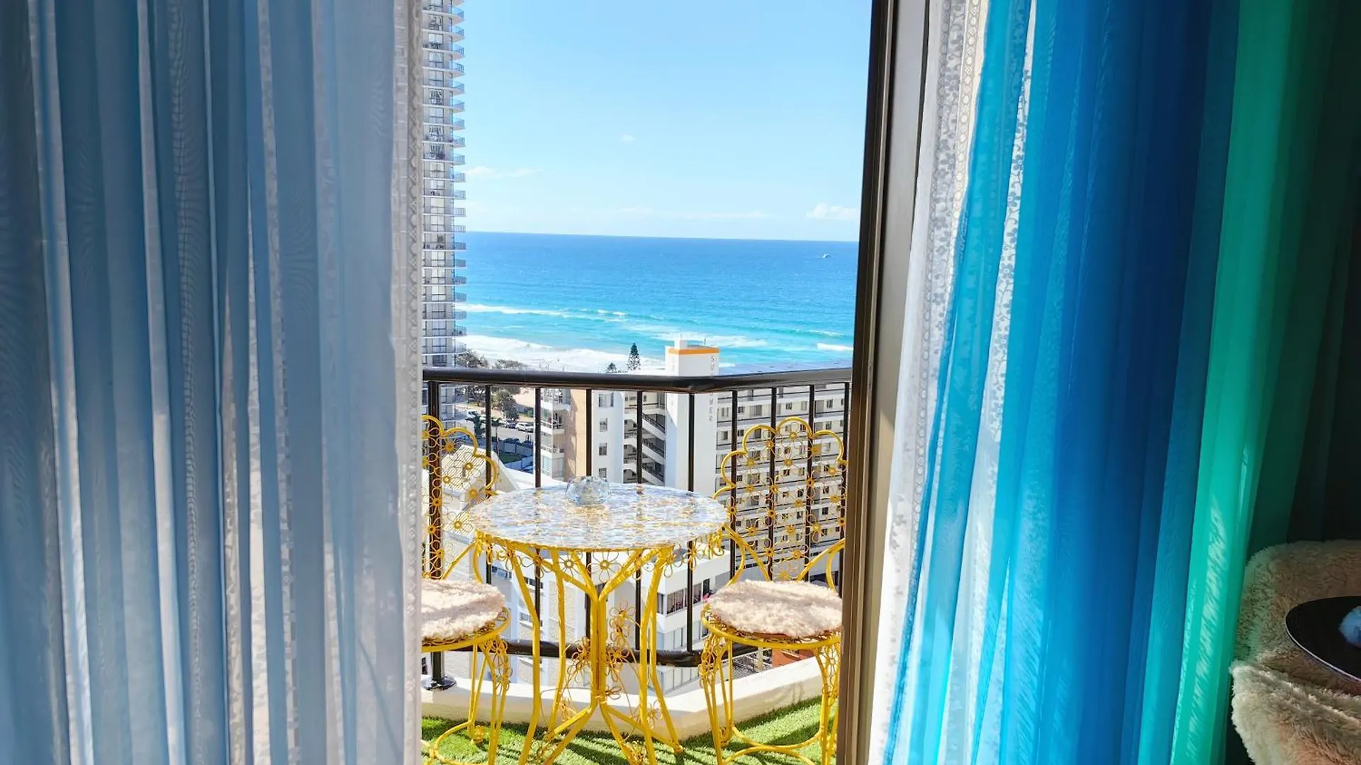 Luxury Escape! Amazing Holiday Home Ocean View Central Location Get To Everything Gold Coast Apartment
